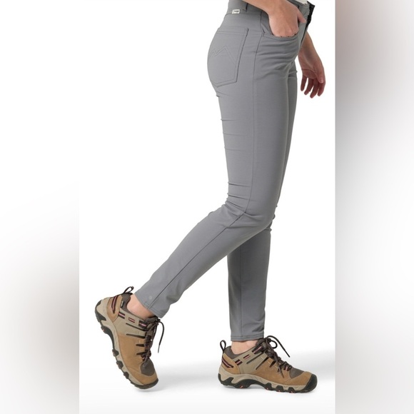 Women’s Wrangler All Terrain Gear Water resistant skinny mid rise pants 10 Tall - Picture 2 of 12